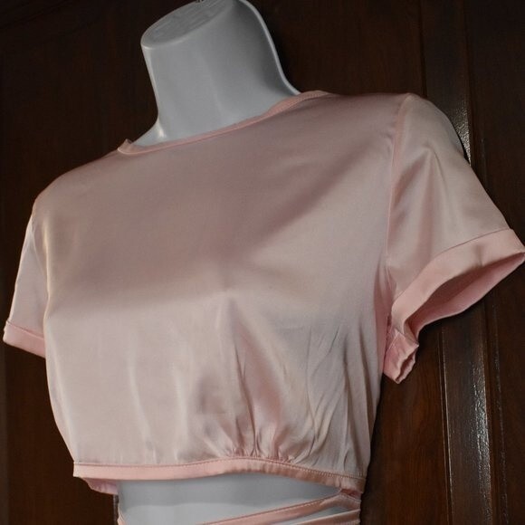 Tulum Sunrise Pink Satin Wrap Crop Top Size Large Short Sleeve Blouse - Picture 9 of 15